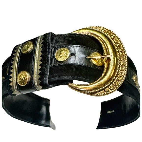 R.J. Graziano Accessories - R.J. Graziano Black and Gold Statement Belt. Size Small.